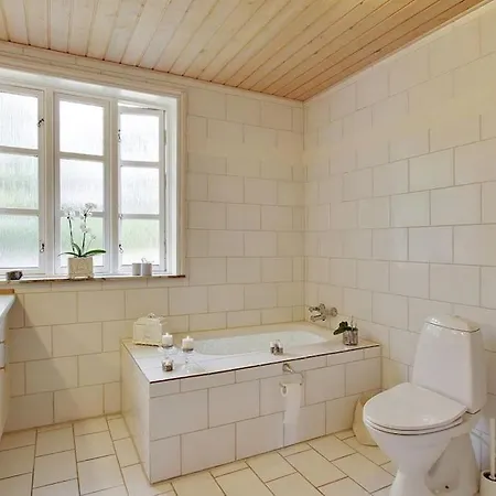 Cozy Family Close To The Harbor And Beach Hals